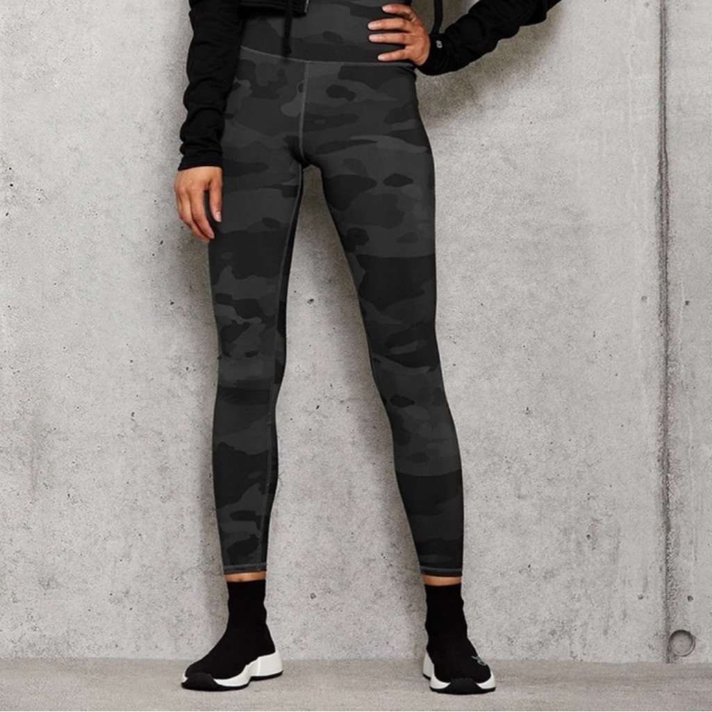 Alo Yoga High Waisted Vapor Legging In Black Camouflage S Small